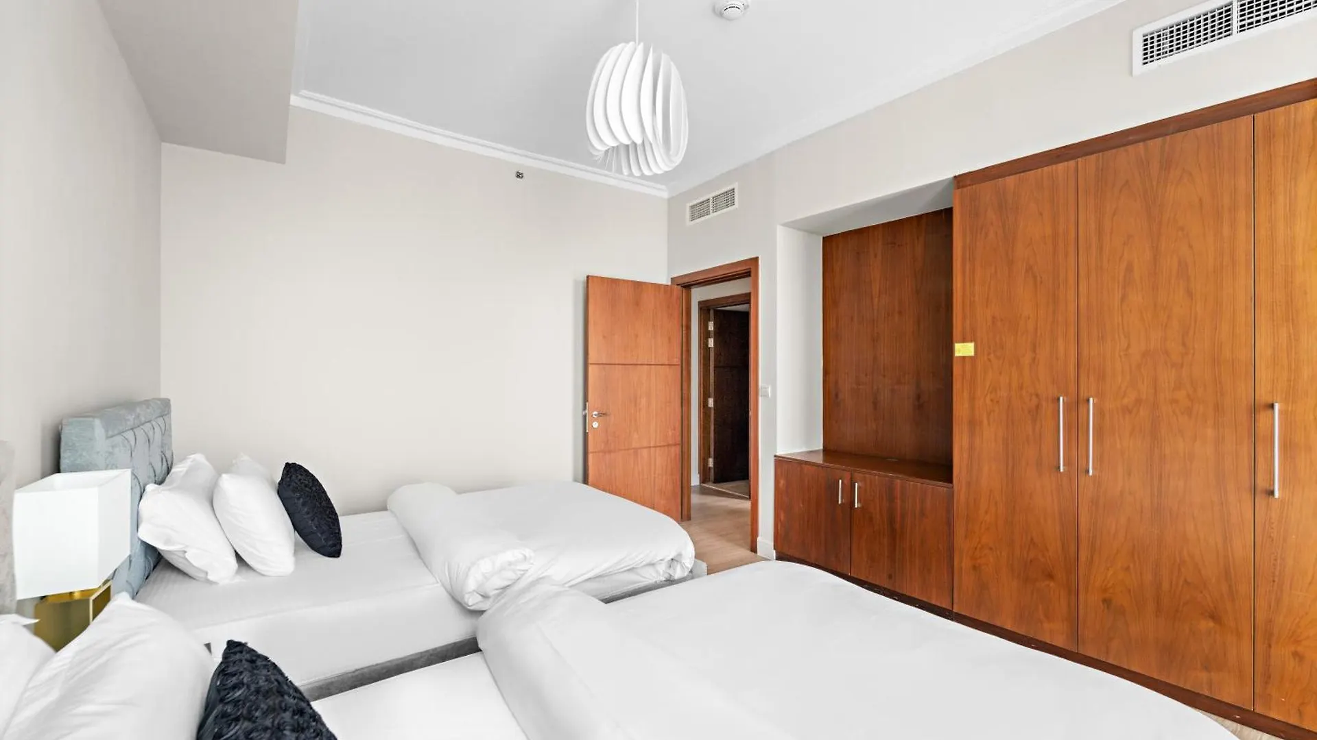 First Class 3Br With Full Burj Khalifa And Fountain View Dubai Apartment